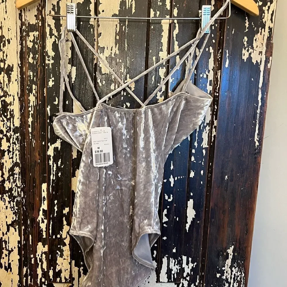 NWT women’s Forever 21 silver knit velvety bodysuit. Size M.